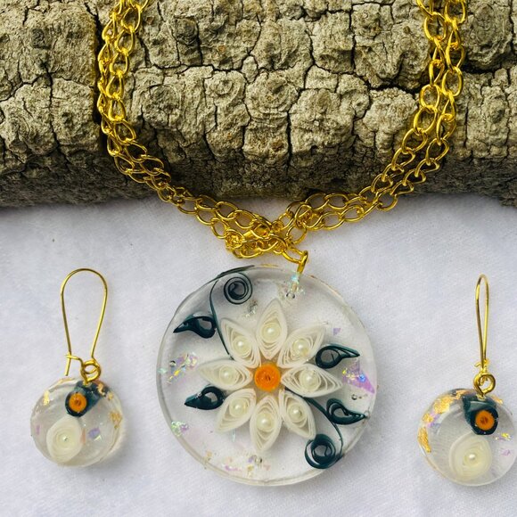 Quilling Love White Flowers Set - Picture 2 of 6